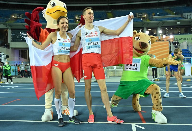 Joanna Jozwik (L) and Patryk Dobek celebrate after winning 2x2x400m World Athletics Relays gold