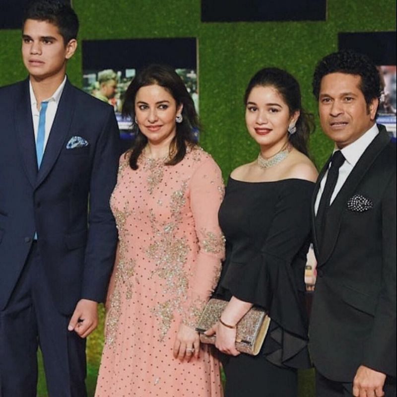 Sachin Tendulkar&#039;s son Arjun Tendulkar with family