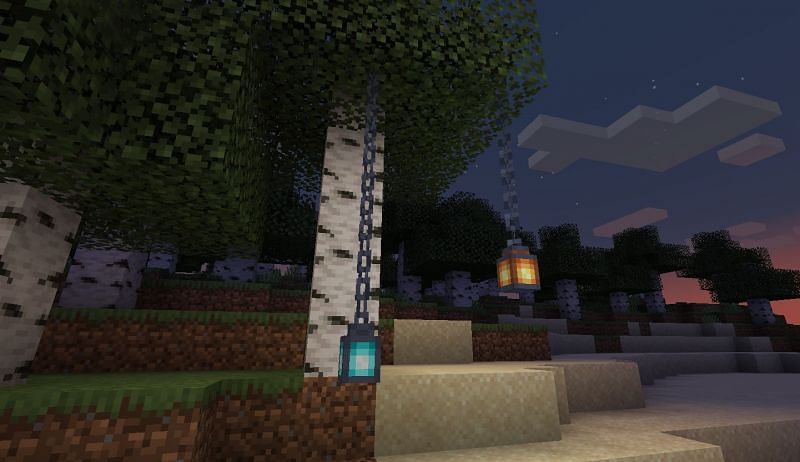 Lanterns create a seamless connection to chains (Image via Minecraft)