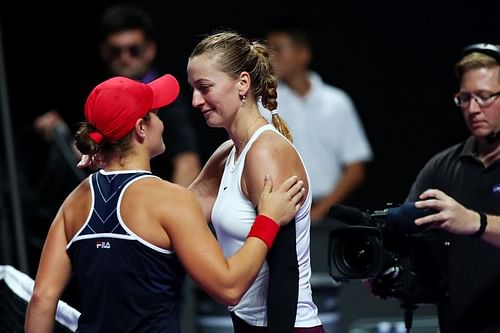 Ashleigh Barty (L) and Petra Kvitova