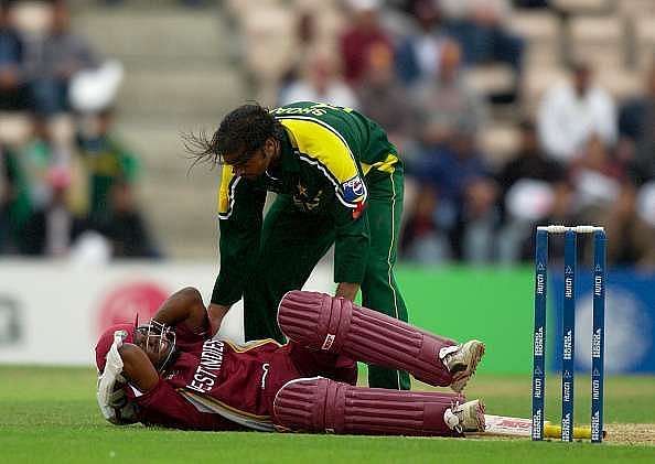 "I questioned whether I wanted to play again; Shoaib Akhtar did that to me" - Daren Sammy relives pacer's bouncer to Brian Lara