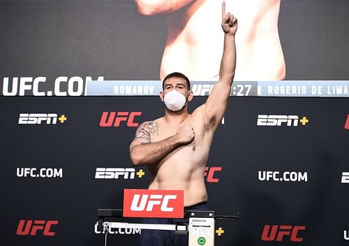 UFC Fight Night Overeem v Sakai: Weigh-Ins