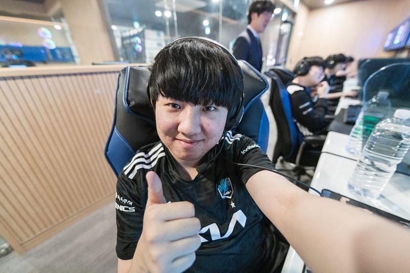 Khan&#039;s DWG Kia started their League of Legends MSI 2021 journey comfortably, defeating Cloud9 just 27 minutes into the first game (Image via R)