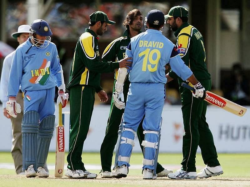 Rahul Dravid and Shoaib Akhtar during their altercation in 2004