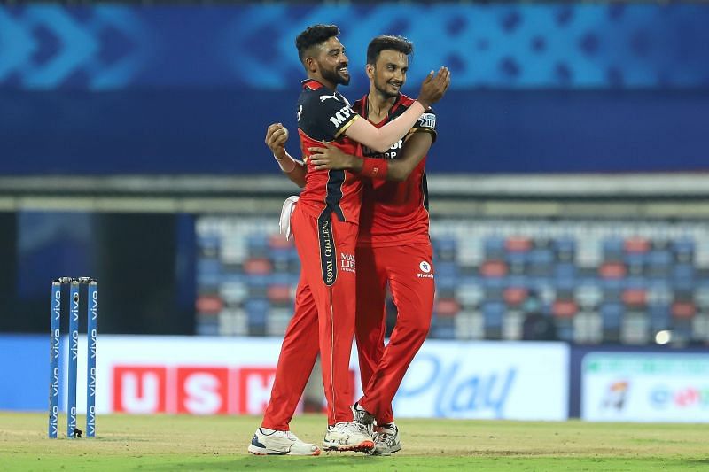 Harshal Patel and Mohammed Siraj formed an excellent seam-bowling pair for RCB [P/C: iplt20.com]