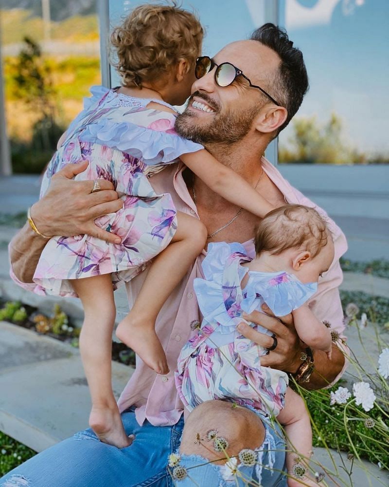 Faf Du Plessis with his two daughters