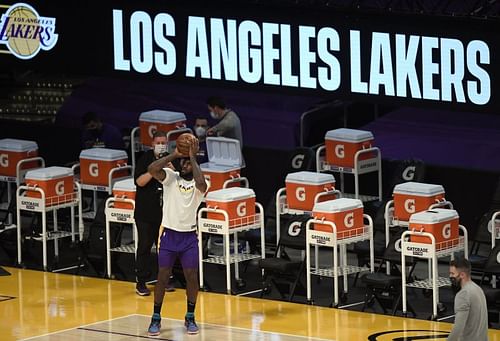 LeBron James #23 of the LA Lakers warms up