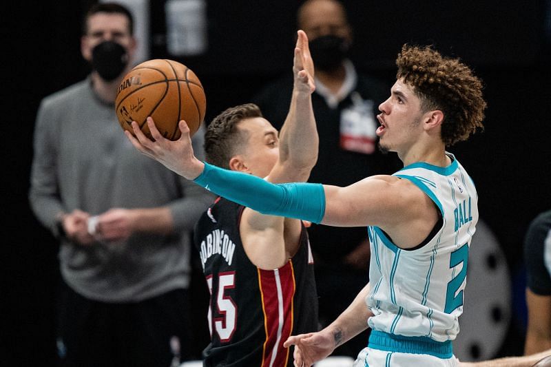 LaMelo Ball (#2) lays up the ball against Duncan Robinson (#55_.