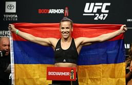 Did Katlyn Chookagian tap in her fight against Viviane Araújo at UFC 262?