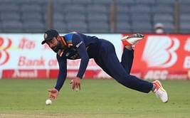 “Vegan society se payment nahi aaya hoga” - Twitterati blast Virat Kohli after he reveals he has eggs