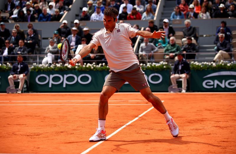 Roger Federer plays a slice at Roland Garros 2019