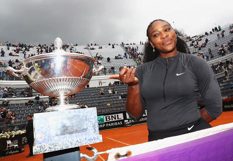 Serena Williams poses with the Italian Open trophy in 2016