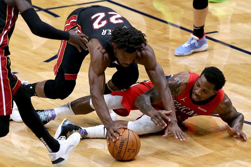 Jimmy Butler #22 and Eric Bledsoe #5 scramble for a loose ball