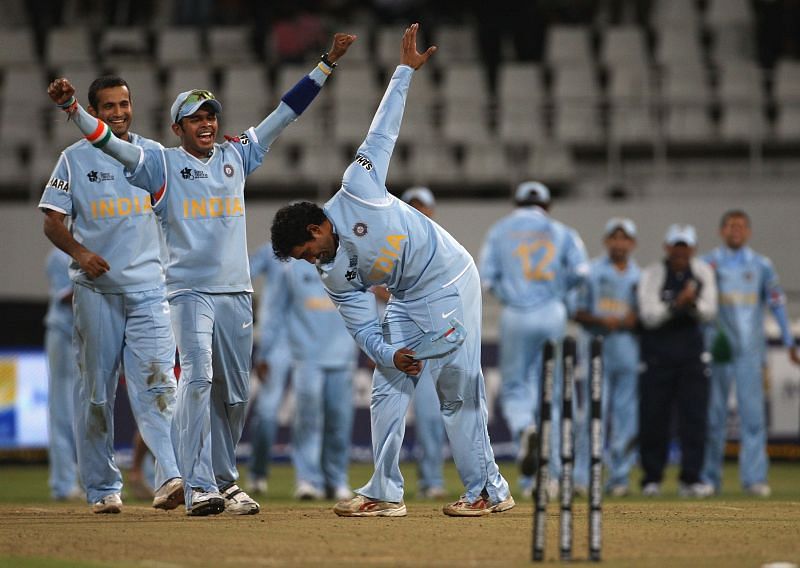 Robin Uthappa took part in the first-ever bowl-out, against Pakistan during the group stage