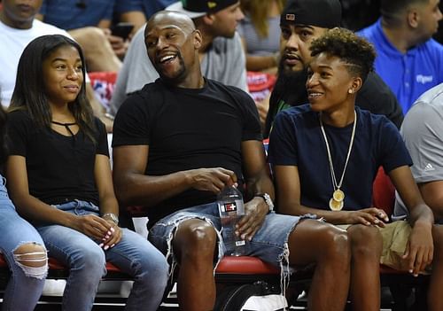 Floyd Mayweather (Center) with Jirah Mayweather (Left) and Koraun Mayweather (Right)