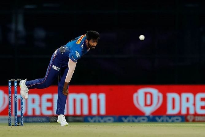 जसप्रीत बुमराह ने बनाया अनचाहा रिकॉर्ड, IPL में अपना सबसे महंगा स्पेल डाला