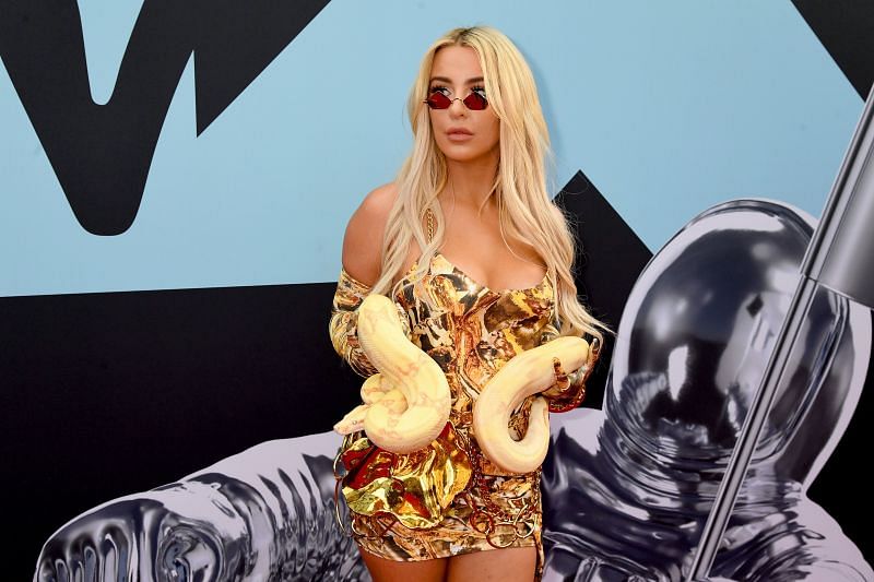 Tana Mongeau at the 2019 MTV Video Music Awards Red Carpet (Image via Getty)