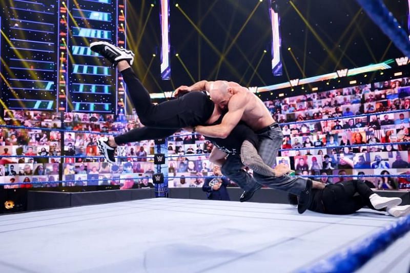 WWE SmackDown में सिजेरो ने किया रोमन रेंस पर अटैक