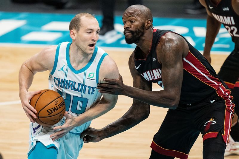 Cody Zeller #40 drives to the basket against Dewayne Dedmon #21