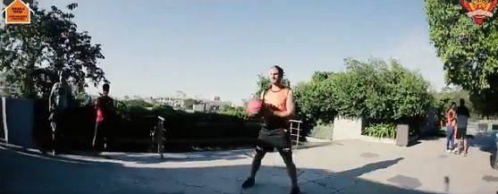 Kane Williamson was seen trying his hand at basketball. Pic Credits: SRH Twitter