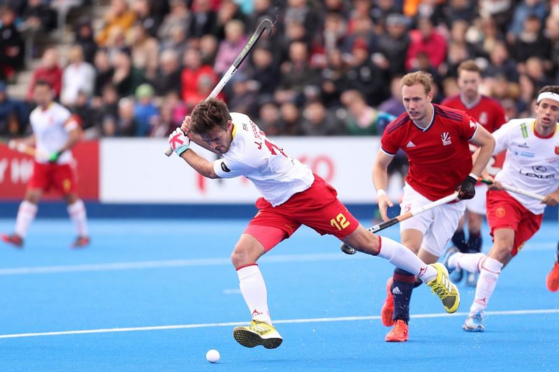 Spain&#039;s Joan Tarres in action against Great Britain in 2019 FIH Pro League