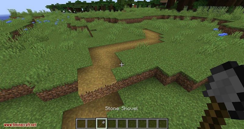 Choosing a shovel to create paths in Minecraft
