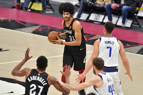 Jarrett Allen with the Cleveland Cavaliers.