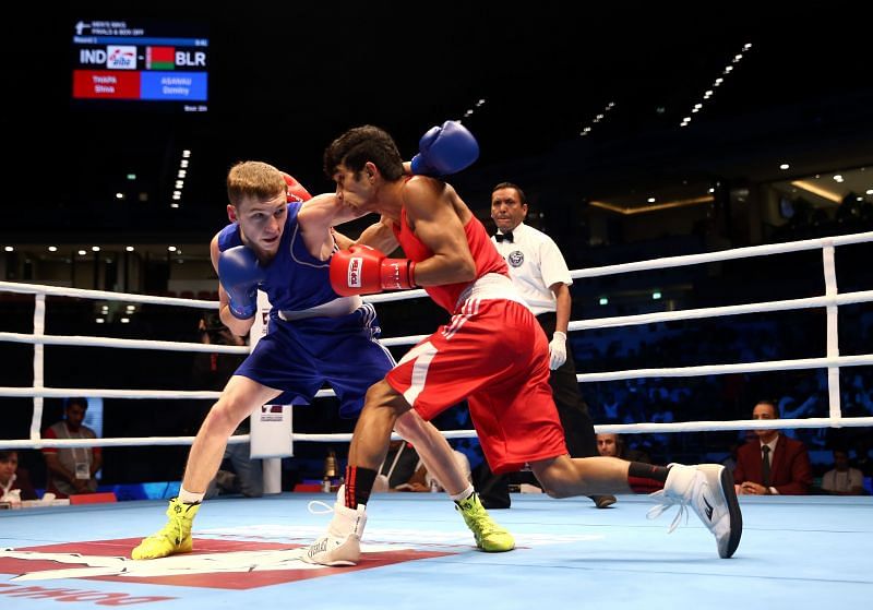 Shiva Thapa (red) of India in action at the 2015 AIBA World Boxing Championships in Doha (Photo by Warren Little/Getty Images)
