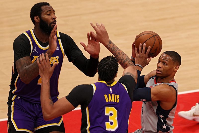 LA Lakers&#039; Anthony Davis and Andre Drummond playing defense