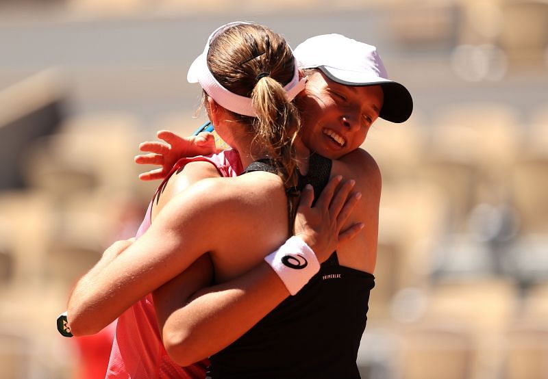 Iga Swiatek and Kaja Juvan embrace after the match