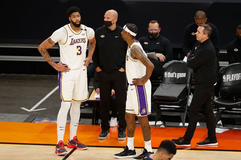 Anthony Davis #3 talks with assistant coach Jason Kidd and Kentavious Caldwell-Pope #1