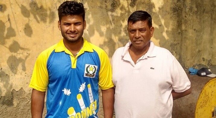 A young Rishabh Pant (L) and coach Tarak Sinha. (PC: IANS)