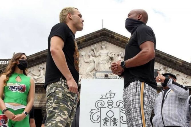 Did Anderson Silva win his boxing match against Julio Cesar Chavez Jr.?