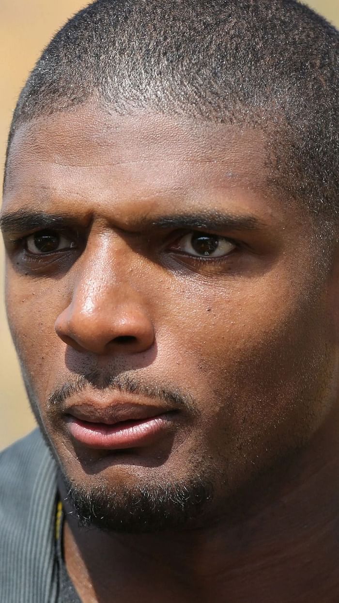 Can Michael Sam write a new chapter in NFL's rich, macho history