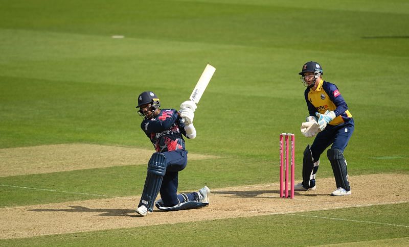 Daniel Bell-Drummond hits out in the Vitality Blast 2020. Image courtesy Getty Images.