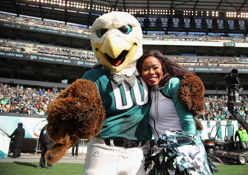 Swoop (Philadelphia Eagles), SportsMascots Wikia