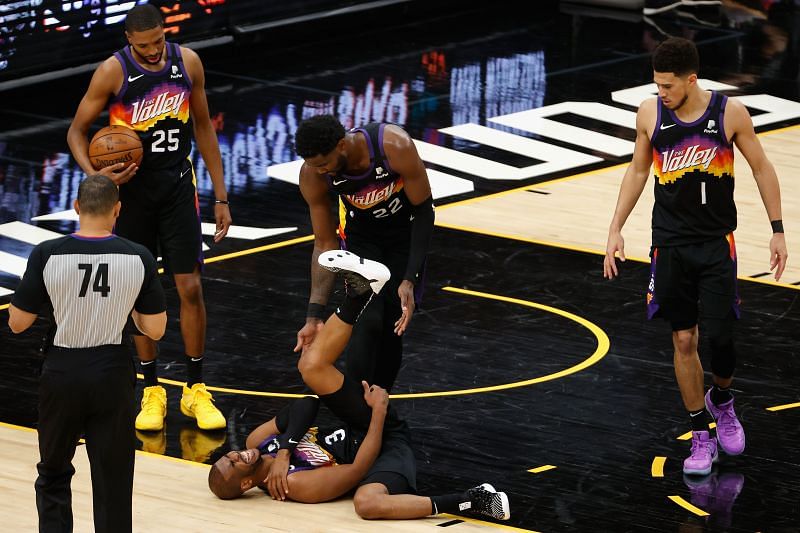 Chris Paul grimaces after hurting his shoulder