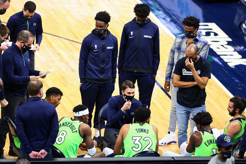 The Minnesota Timberwolves bench during a 2020-21 NBA match