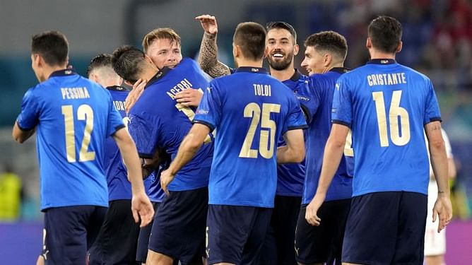 Euro 2020: Electric Italy cruise past Switzerland to secure last-16 spot