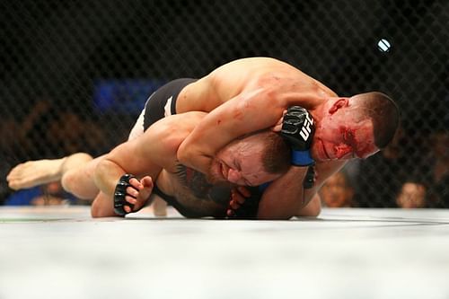 Nate Diaz submits Conor McGregor at UFC 196