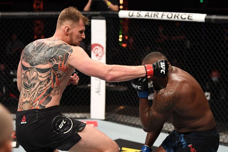 Alexander Volkov in action against Walt Harris