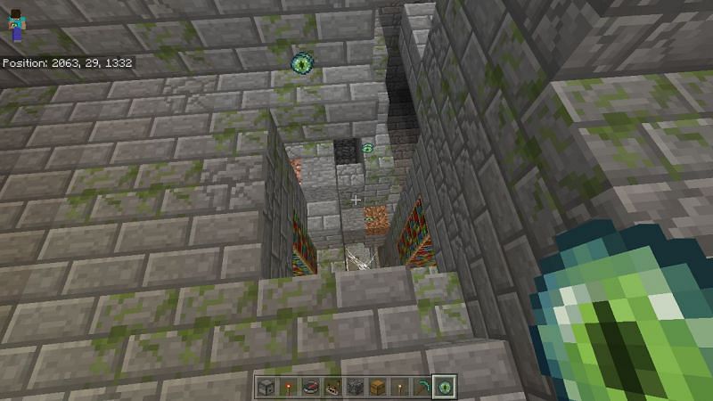 A player using an eye of ender to locate a stronghold (Image via bugs.Mojang)
