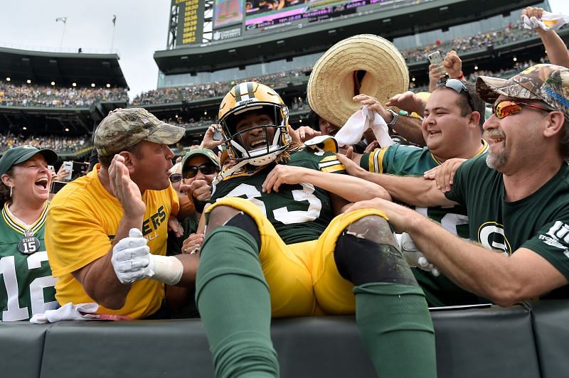 Green Bay Packers RB Aaron Jones does the Lambo Leap