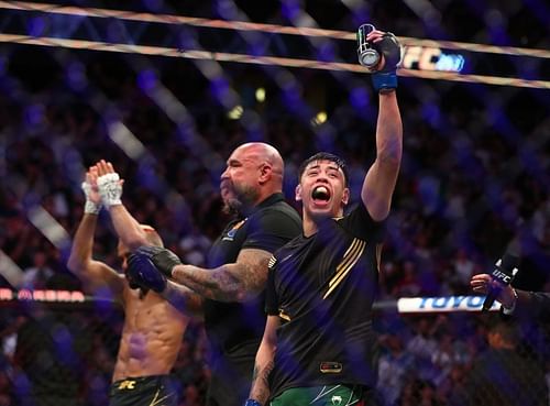 Brandon Moreno wins the flyweight title at UFC 263