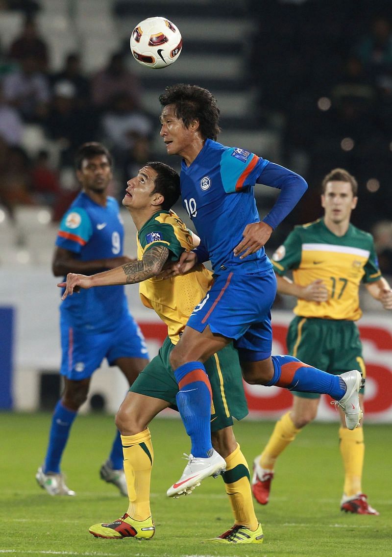 Gouramangi Singh of the Indian Football Team in action against Tim Cahill in the 2011 AFC Asian Cup (Photo by Robert Cianflone/Getty Images)