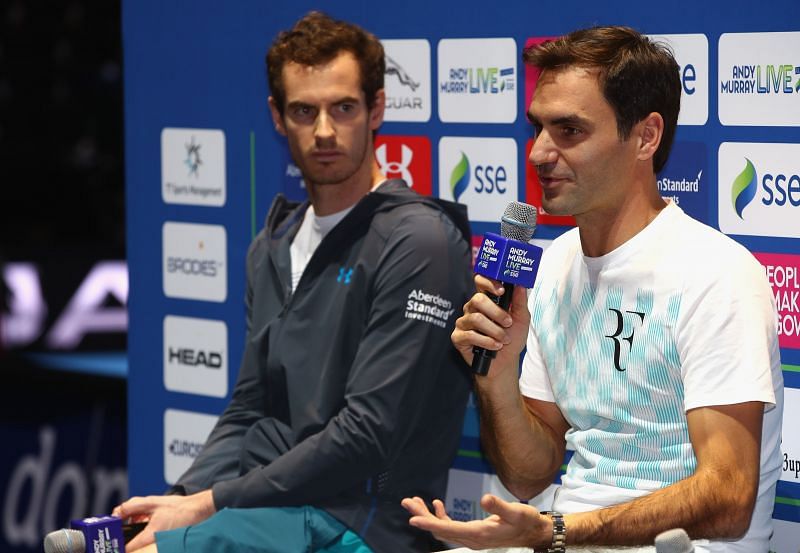 Andy Murray (L) and Roger Federer