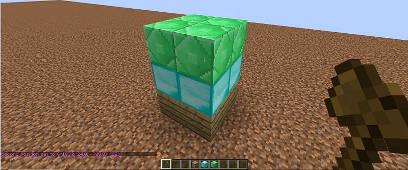 Interact with the block on the opposite corner to complete the selection