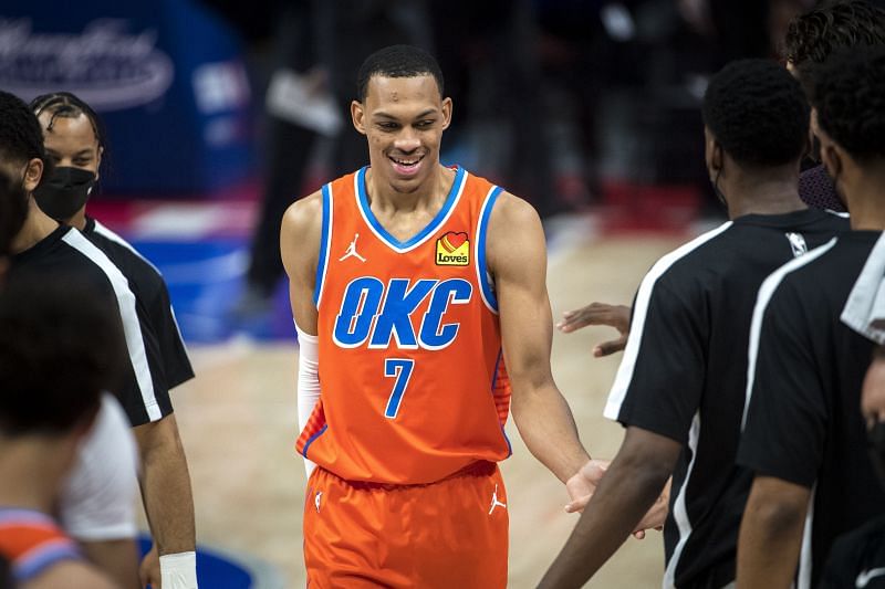 Darius Bazley with his teammates in the Oklahoma City Thunder