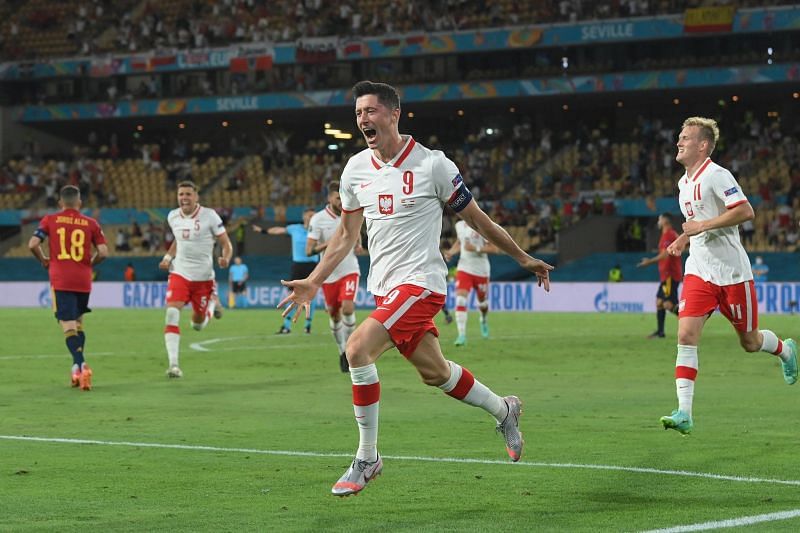 Robert Lewandowski scored the crucial goal as Poland held Spain to a draw.