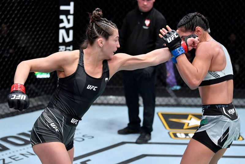 Montana De La Rosa pulled off a solid upset with her win over Ariane Lipski